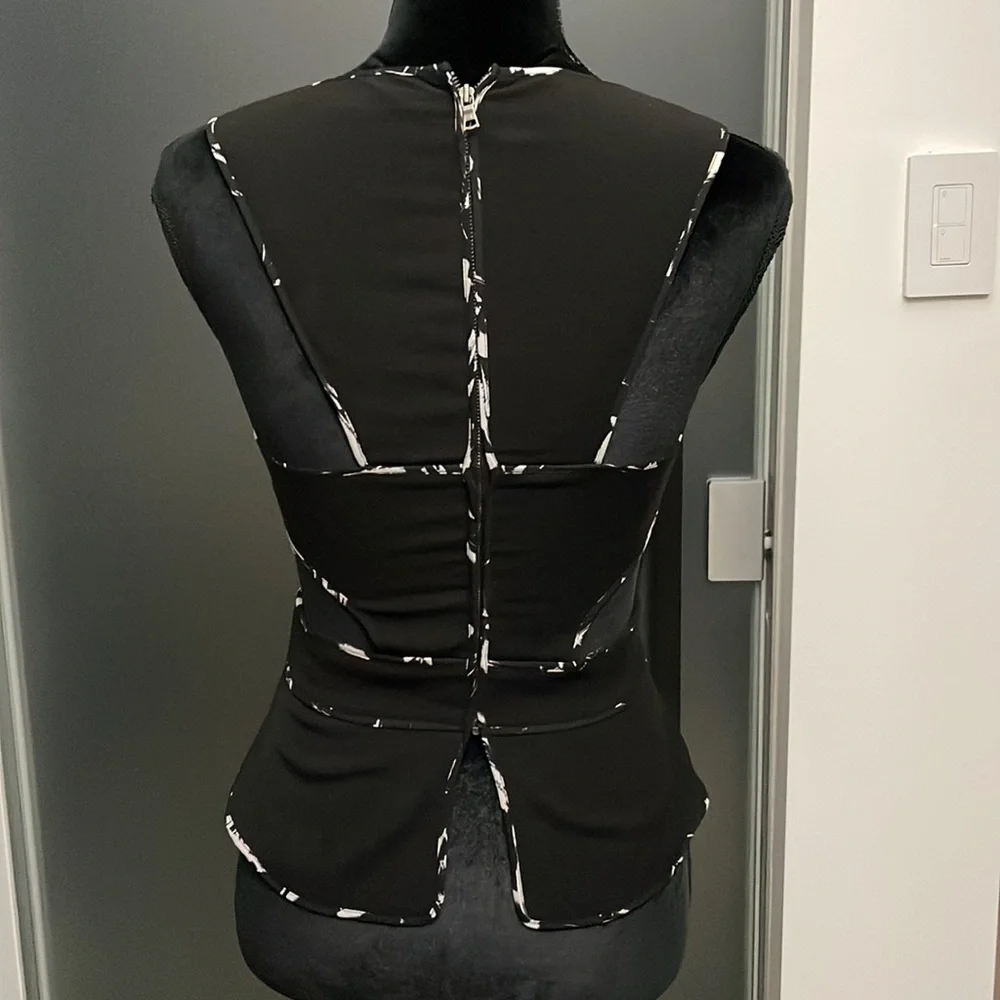 BCBGMAZAZRIA STUNNING TOP - Picture 3 of 9